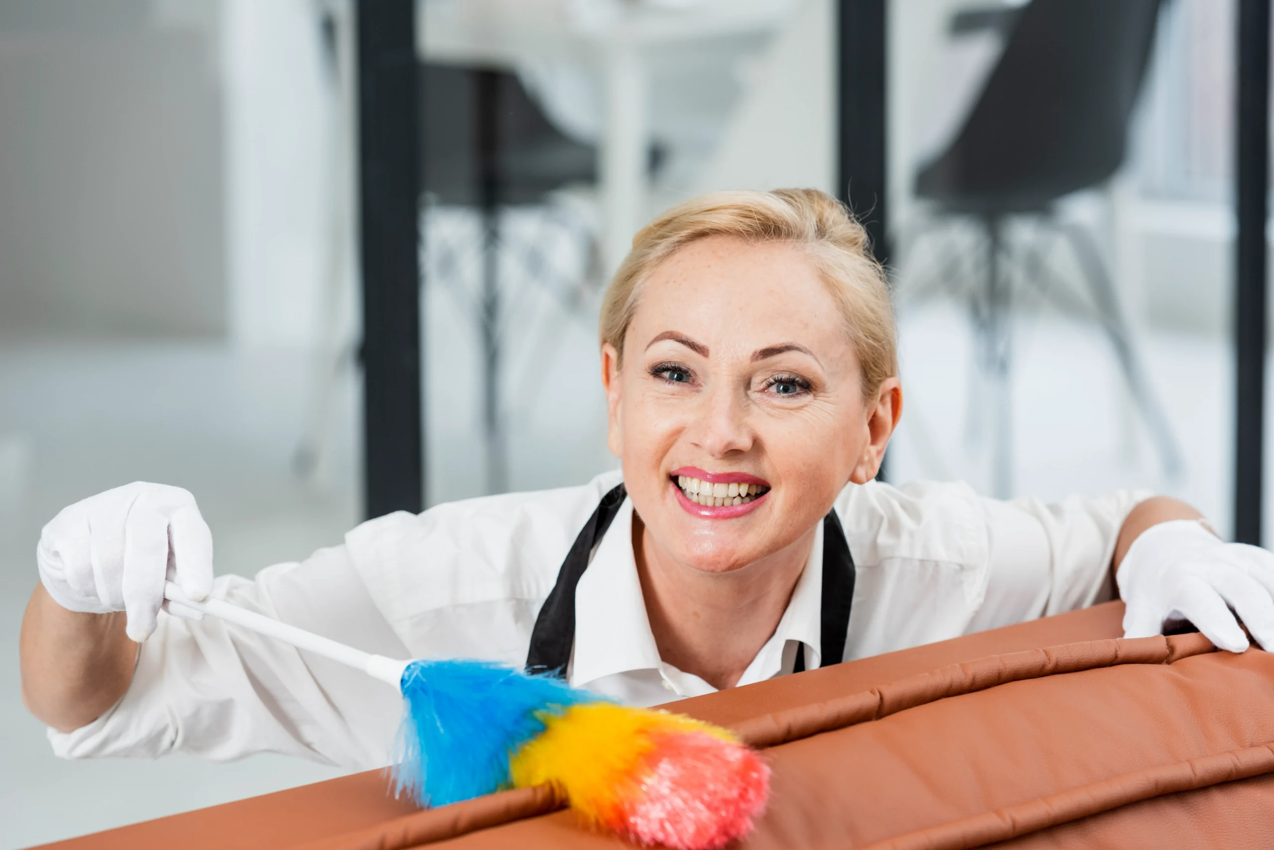 Pulizia B&B Gioia Milano professionista sorridente